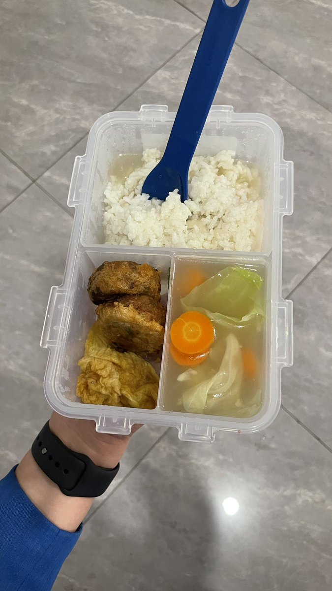 Iagisedih's tweet photo. aku dengan nol skill memasak🥲🙏🏻 https://t.co/Zhic8Tc73o