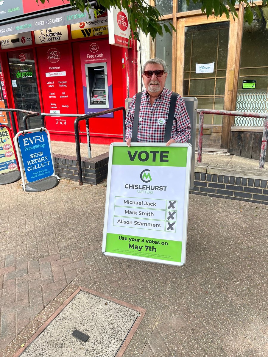 ChisMatters's tweet photo. You’ve already met marvellous Mai.

Well now meet phenomenal Pete. 😍

Our sandwich board supremos out and about in Chislehurst! https://t.co/USHOIYJ6Nd