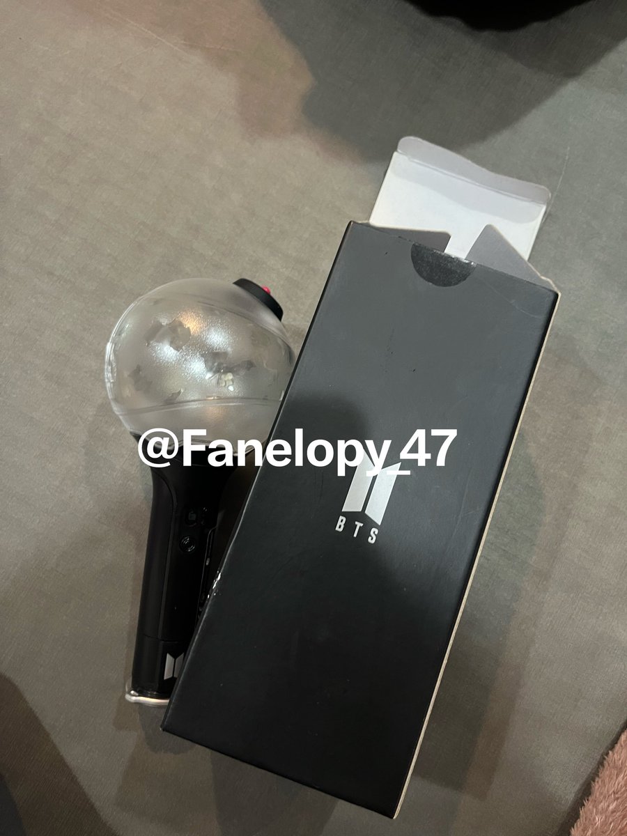 Fanelopy_47's tweet photo. wts / ส่งต่อ แท่งไฟ Army bomb Ver.3 💕

📍ราคา 800 ส่งฟรี

- ใช้งานและเชื่อมต่อได้ปกติ ซื้อมาสักพักหนึ่งแล้วขอคนไม่ซีเรียส ตำหนิแทบไม่มีเลยคับ

สนใจสามารถทัก dm ได้เลยคับบบ 🍒✨

#ตลาดนัดบังทัน #ตลาดนัดbts #แท่งไฟบังทัน #BTS_WORLDTOUR https://t.co/zW1YccfhNx