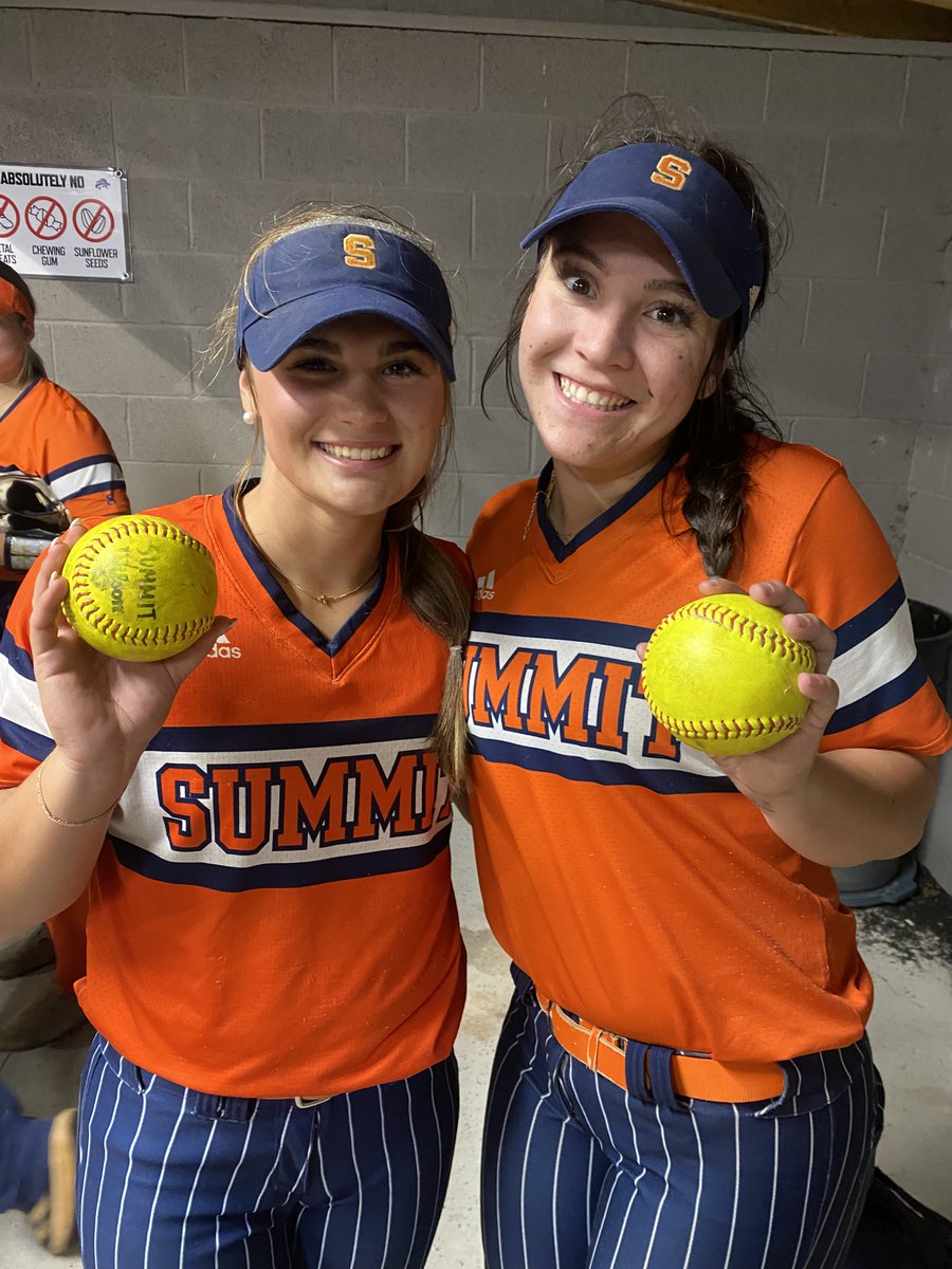 Summit Softball tweet media