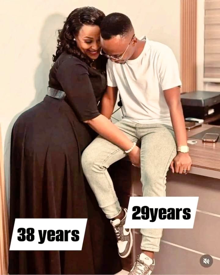 Ami4Amaka's tweet photo. What is the lure behind this relationship 🤷‍♀️ https://t.co/ShYIWp1Wru