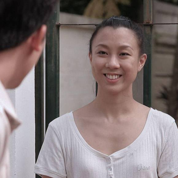 มะขิ่น ผีหลักของเรื่องลัดดาแลนด์ มีภาคแยกสั้นๆ ก่อนจะมาเป็นลัดดาแลน สาวพม่าเข้ามาทำงานที่ไทย ต้องหาเงินส่งที่บ้าน ส่งน้องเรียน ถ้าไม่เคยดูมะขิ่น อาจจะคิดว่าแค่ผีทั่วไป แต่ถ้าใครเคยดู จะรุ้เลยว่า ชีวิตของมะขิ่นน่าสงสารแค่ไหน คนที่มาทำงานไกลบ้าน ต้องเจอกับคนที่ใจร้าย