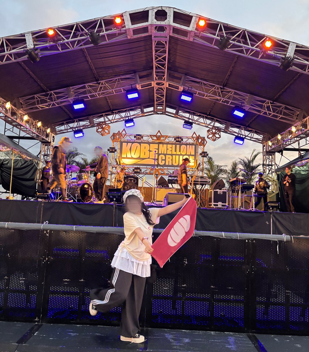 r_nin01's tweet photo. 海のそばで大好きな友達とluv聴けてメロクルほんとに最高だった⭐️

 #メロクル 
 #luv_band https://t.co/tog5HcoRvN
