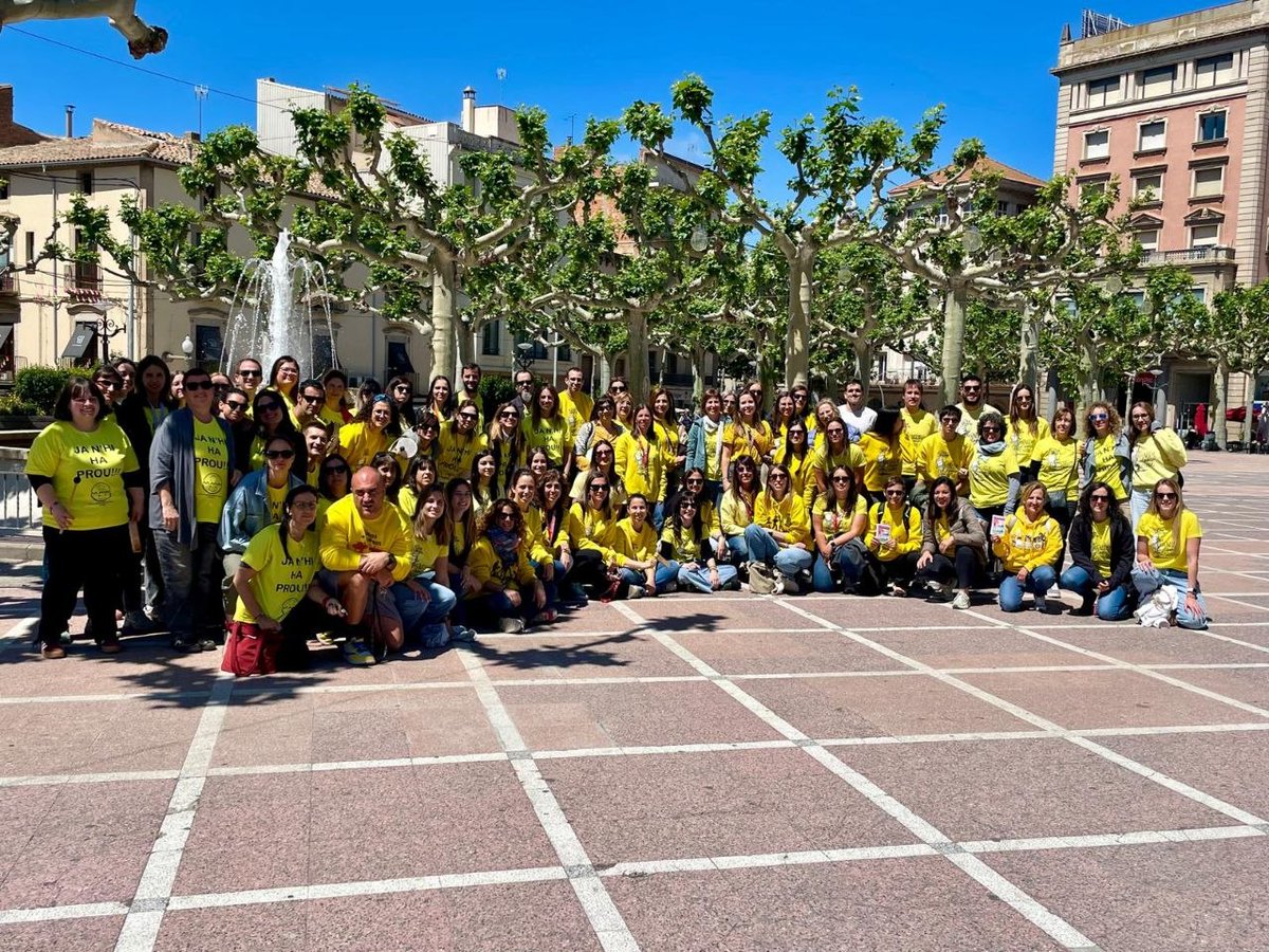 Inter_Ponent's tweet photo. Dia d'accions avui als centres educatius de tot Ponent (i al Patibde Tàrrega) i protesta als Serveis Educatius de Lleida! Per una primavera educativa! Per una educació pública de qualitat i en català! https://t.co/Pp6paEAzte