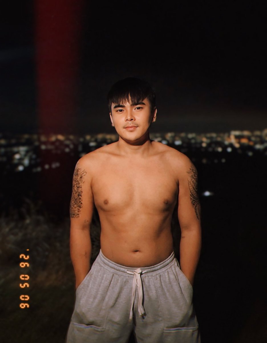 Khris Chan (Max) tweet media