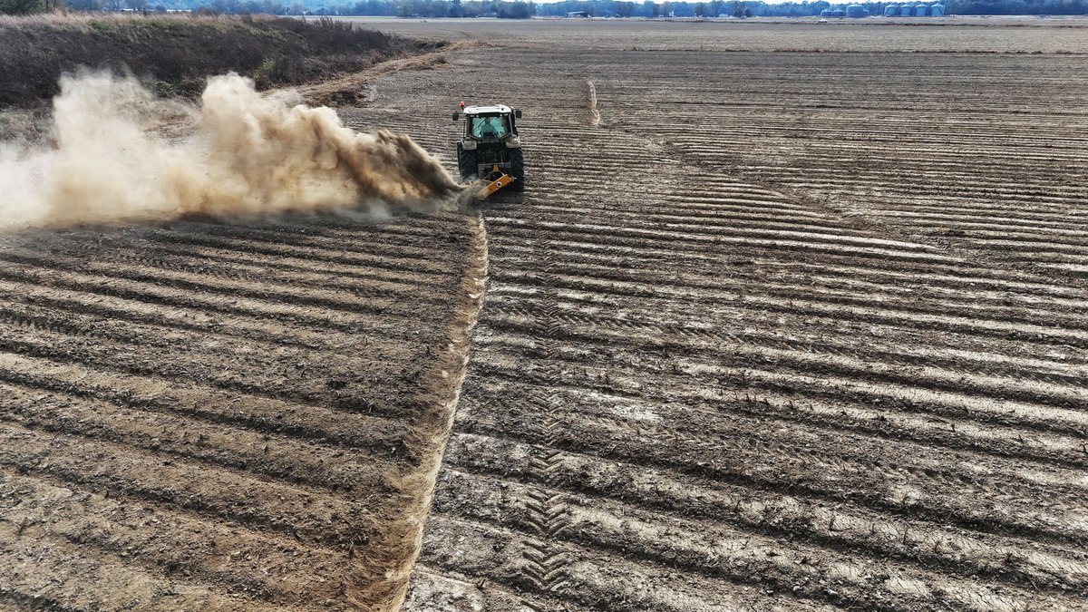 amco_mfg's tweet photo. Even if you’re a ditch-building pro, it doesn’t hurt to get a refresher before you hop in your tractor! Check out AMCO’s quick guide to hitching and operating these #toughtillagetools: https://t.co/vANtWInVBC 
#amcomfg https://t.co/XXp8MncJ6h