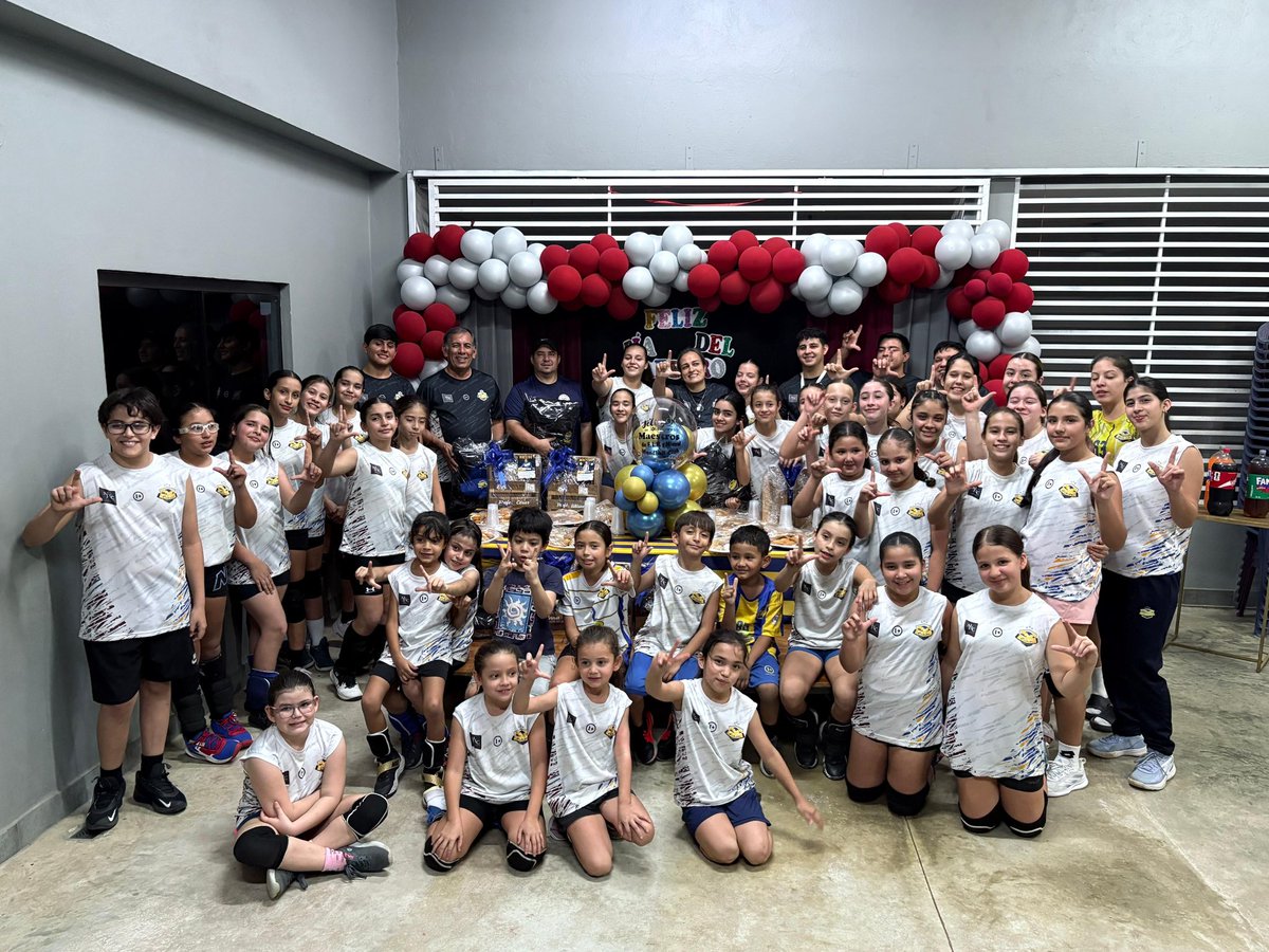 DeLuquena's tweet photo. “Día del Maestro &amp; del Trabajador” 
en Mistral 🇱🇻/ Federación Luqueña🇺🇦

…muchas gracias a los Padres, Madres y atletas por tan noble e importante reconocimiento y agasajo. https://t.co/R4XlRX2rVe
