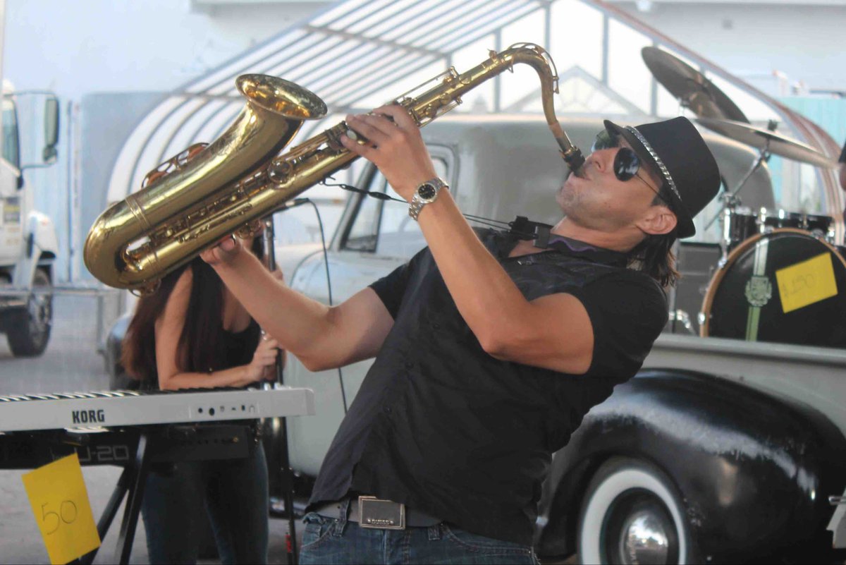 jorgemalinowski's tweet photo. Inspired by the musical movement.@jorgemalinowski @jordysax #music #saxophone #smoothjazz #video #miami https://t.co/LRt3SBSZRZ