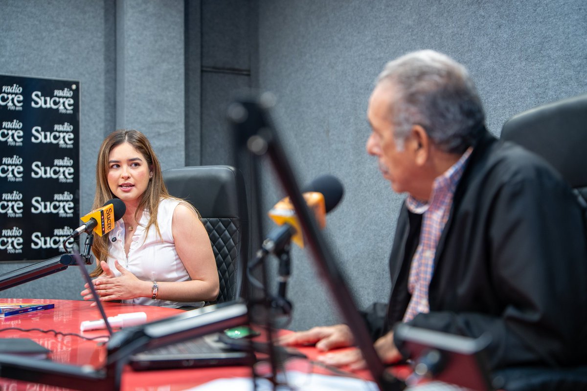 IEPS_Ec's tweet photo. #IEPSEnMedios 🎙️

En 📻 @sucrenoticiasec, la directora, @Ariannaburgosca, contó que #PerchaEPS —parte de la estrategia Somos Marka— reúne productos hechos con dedicación, identidad y calidad 🙌🇪🇨

Es una iniciativa pensada para dar visibilidad a los emprendimientos de la #EconomíaPopularYSolidaria en supermercados 🛒