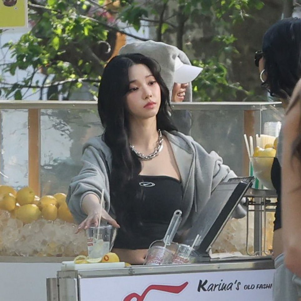 (table) 념! 🍋 #LEMONADE tweet media