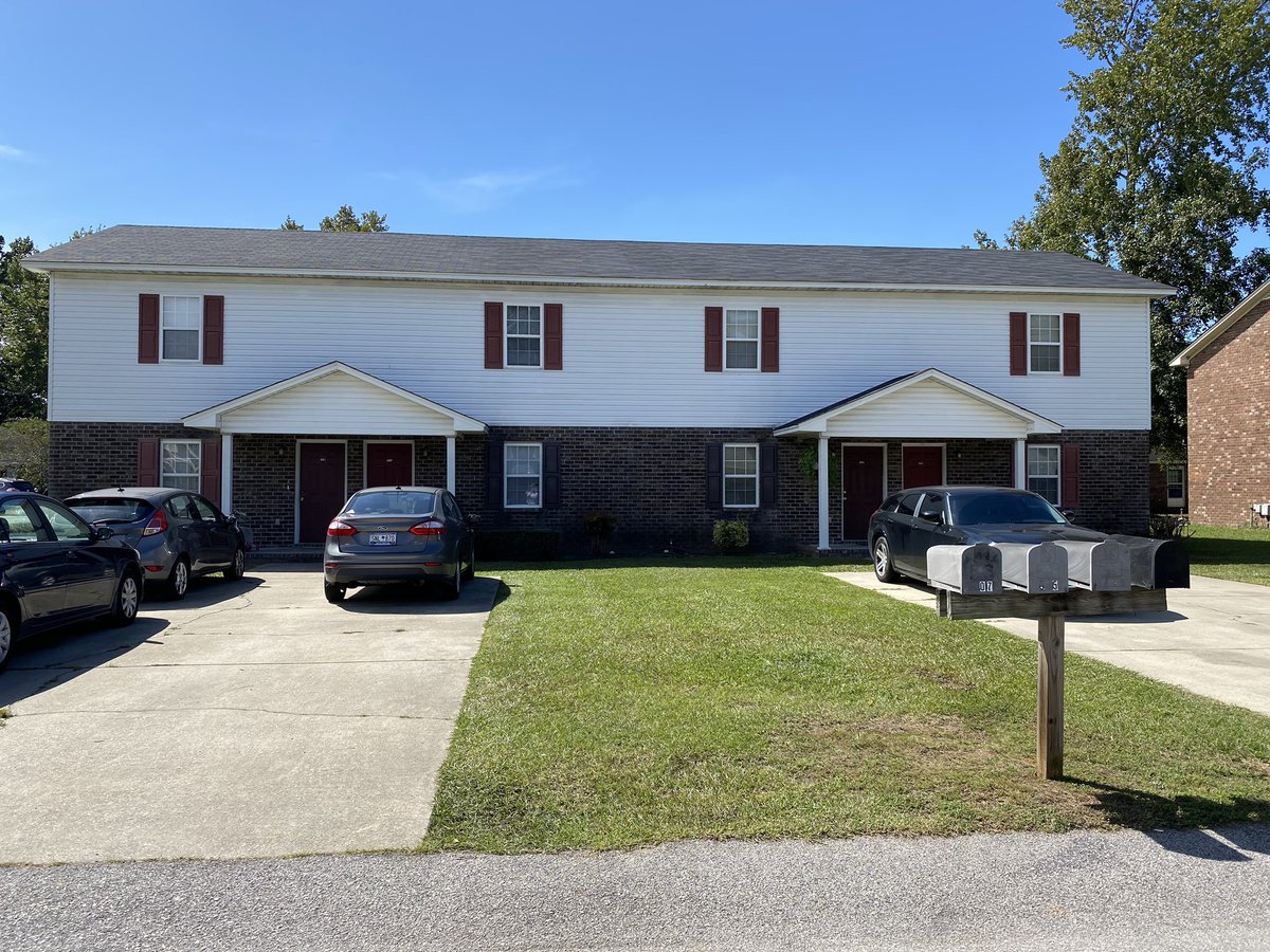 KxDem's tweet photo. This 4plex was built 30 years ago in 1996.

I bought it from an 80 year old man in 2021.

It only cost me $10k to close.

I house hacked it on an FHA loan at 3% interest.

This is one of my retirement vehicles. I’ll make another $500k on it in 10 years.

I think about this a lot. https://t.co/pOxSjxaBOz