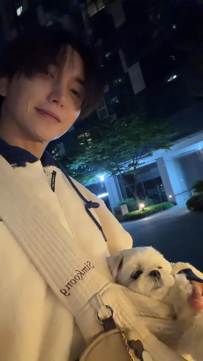 Soolla88's tweet photo. 심쿵이 무슨 일이 있었는지 너무 걱정돼요. 심쿵이 빨리 쾌유해서 심장병도 안 생기고 건강하게 다시 뛸 수 있도록 꼭 기도할게요..🙏🐶💕

오빠도 힘내세요!💪💙 @special1004 #Leeteuk #Simkoong https://t.co/cLpAC2KkhH