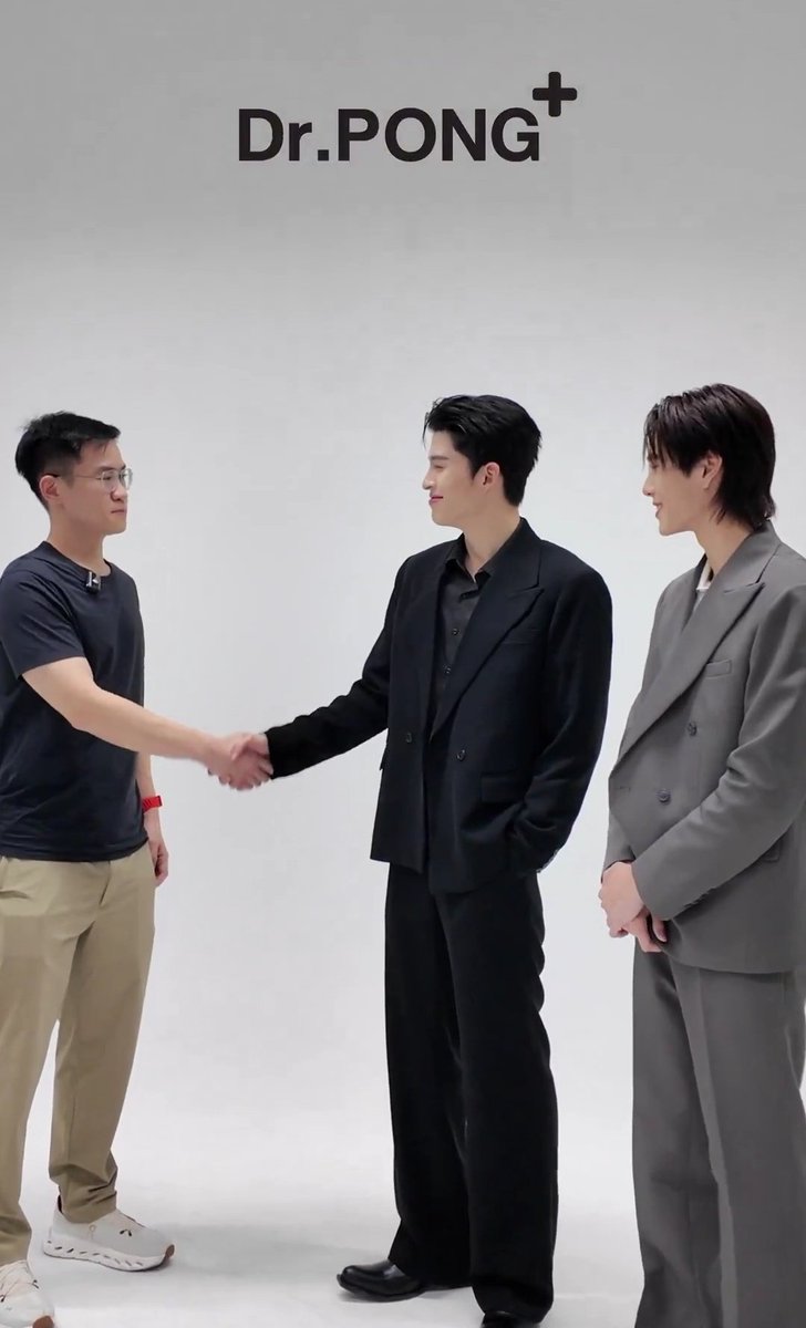 ใครจะทำได้เท่าปอนด์อีกวะ 5555555555555555555555555 ฮีเหมือนซื้อทุกบริษัทจริงๆอะ ลุคคุณธีร์โคตรอิมแพค มาเพื่อเทคโอเวอร์ของแท้