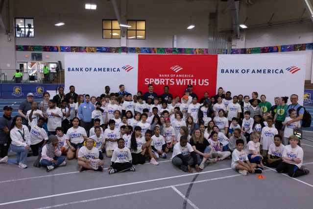 abewtra1111's tweet photo. The energy of @bostonmarathon presented by @BankofAmerica made this Sports with Us Clinic even more special. From warm ups to words of encouragement, it was all about confidence, connection and showing students what’s possible through sport. https://t.co/Npg8HIdZOk https://t.co/vslRbSGQGw