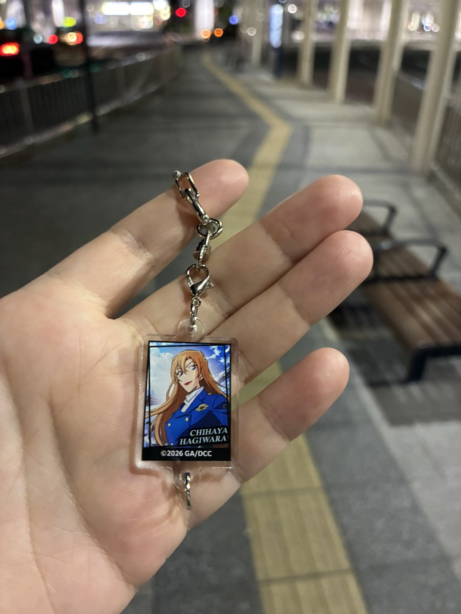 sena_Re0415's tweet photo. 落としたと思った千速さんのアクキーが見つかった😭😭
もしかしてと思って、土浦駅のバス停のベンチを見たらあってマジで良かった😭😭
立ち上がる時にベンチに引っかかってカニカンが壊れたのかも！
でも、本当に見つかって良かった✌️
土浦まで千速さんを観に行って無くしたかと思っていたから😭 https://t.co/Uthzeg3fct