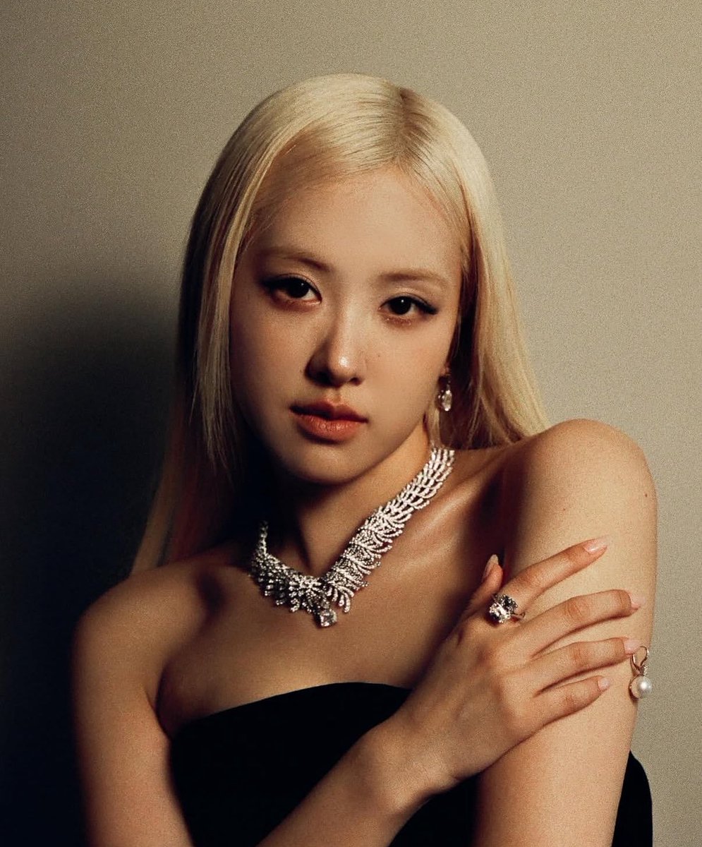 rosé pics tweet media