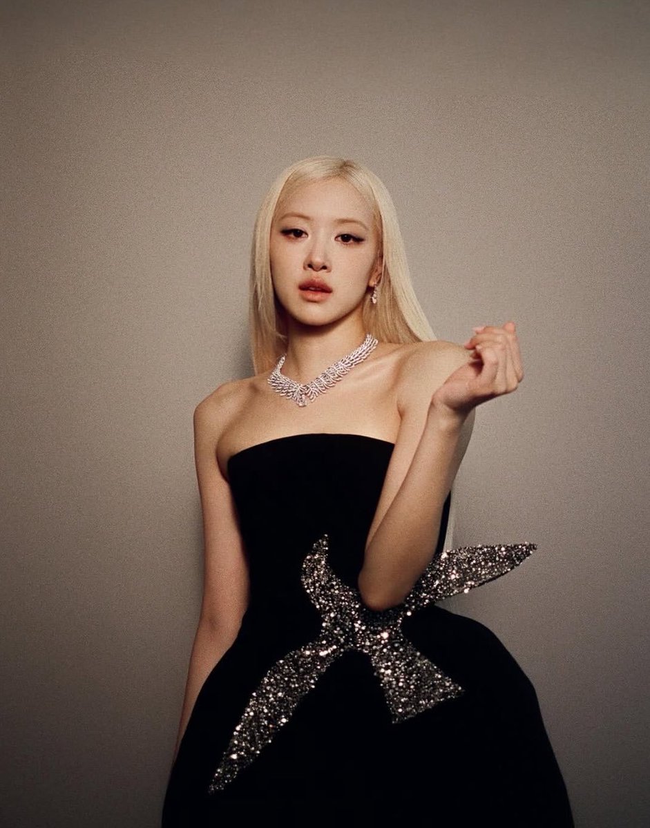 rosé pics tweet media