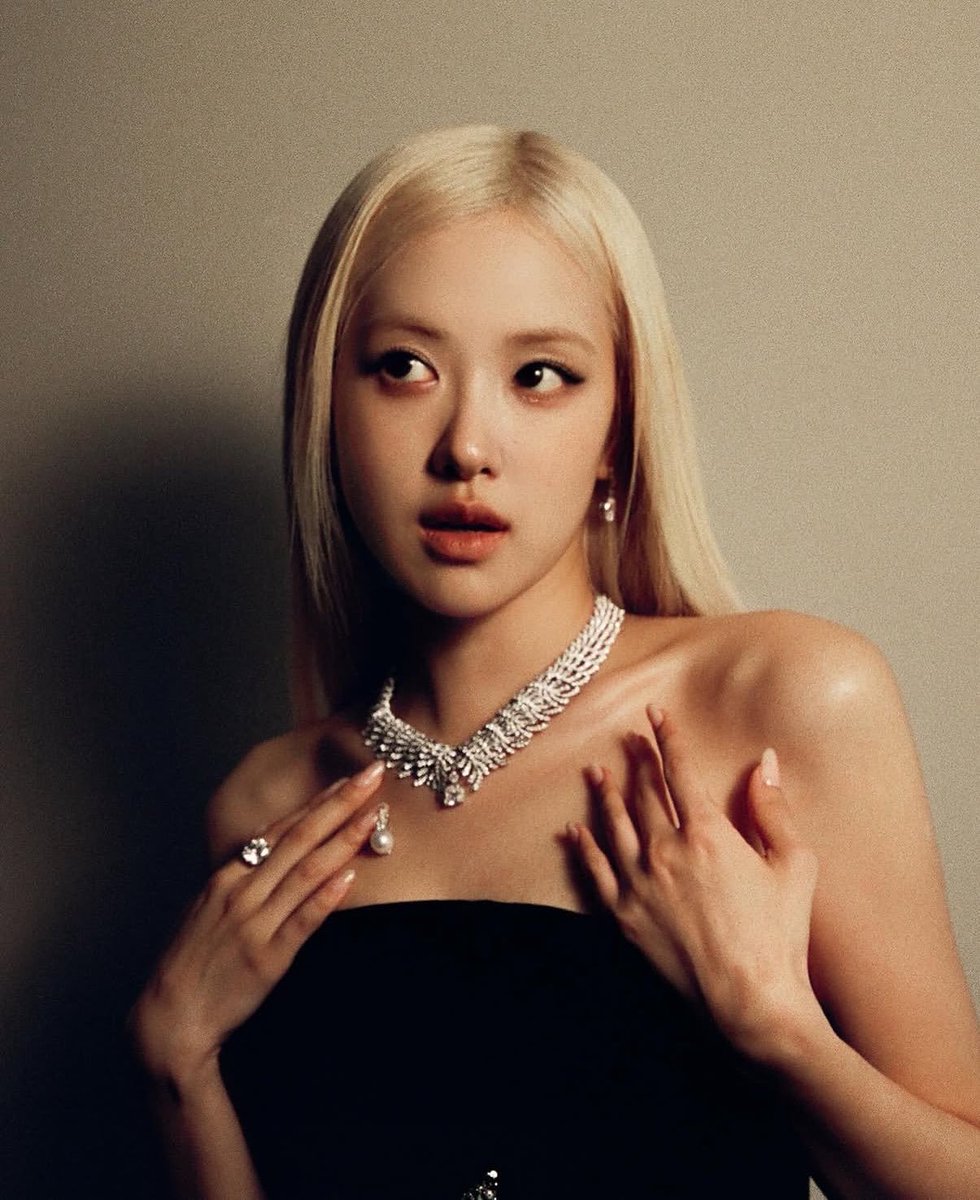 rosé pics tweet media