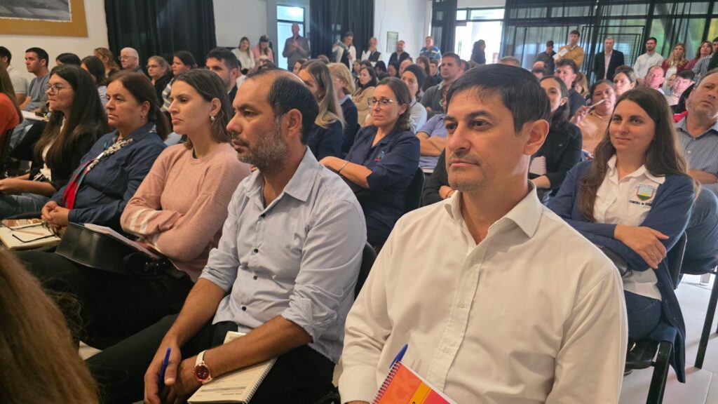 Funcionarios locales participaron en jornadas de capacitación sobre gestión pública y herramientas digitales en Malabrigo dlvr.it/TSPVlw