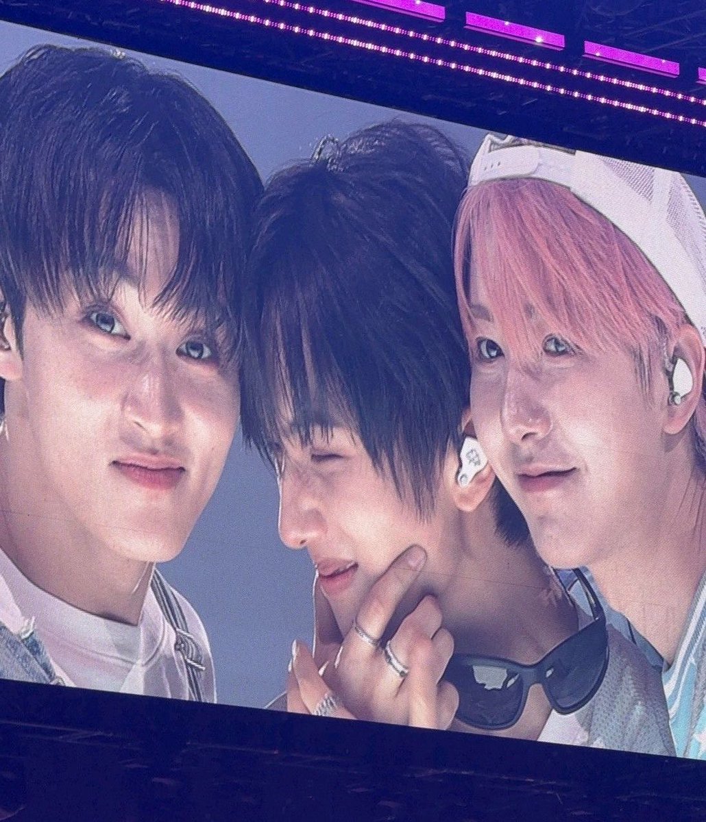 markren and their youngest child 🫳🏻🥹