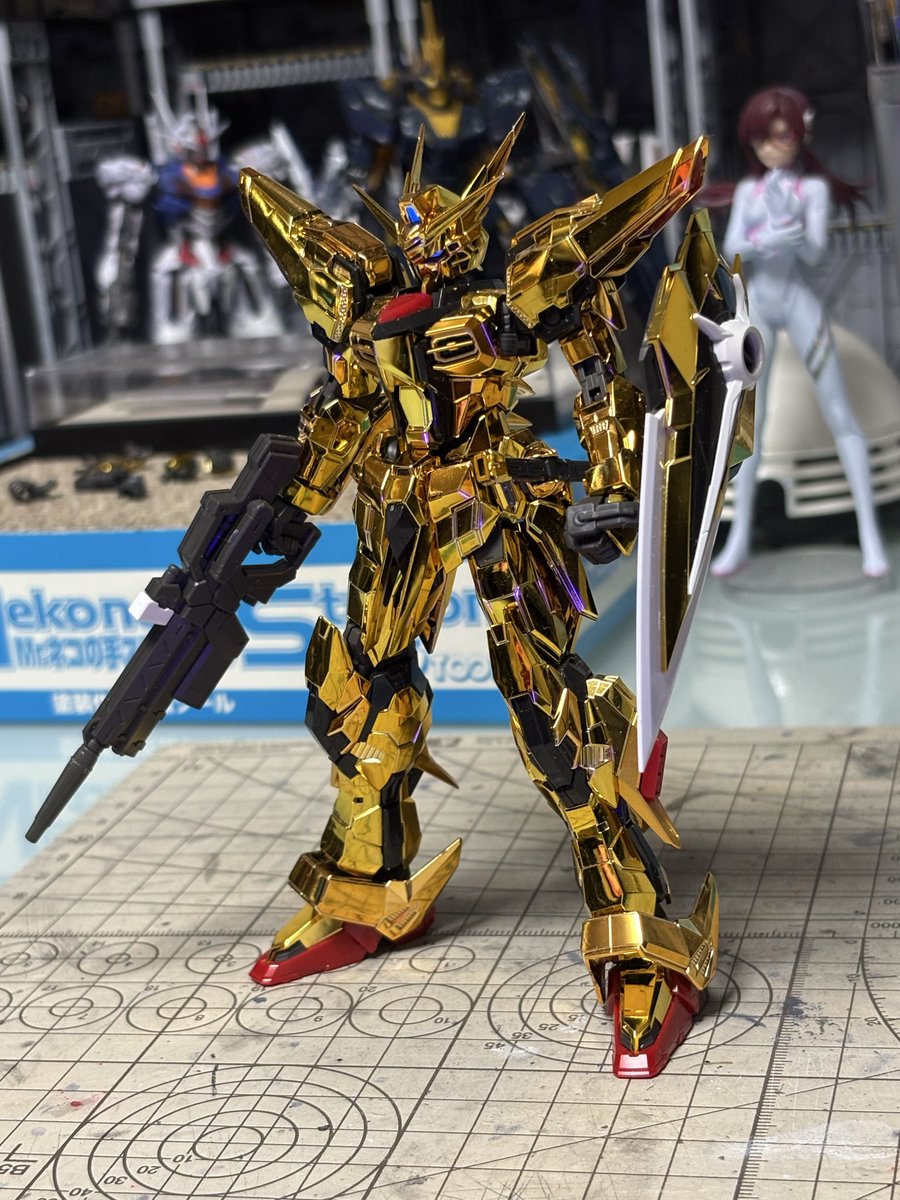 YASHU0930's tweet photo. #RGアカツキ
#ガンプラ好きと繋がりたい
#ガンプラ

ビームサーベル(の柄)とシールド完成
装着！

制作が全然進まない😱 https://t.co/Glmay0RAUP