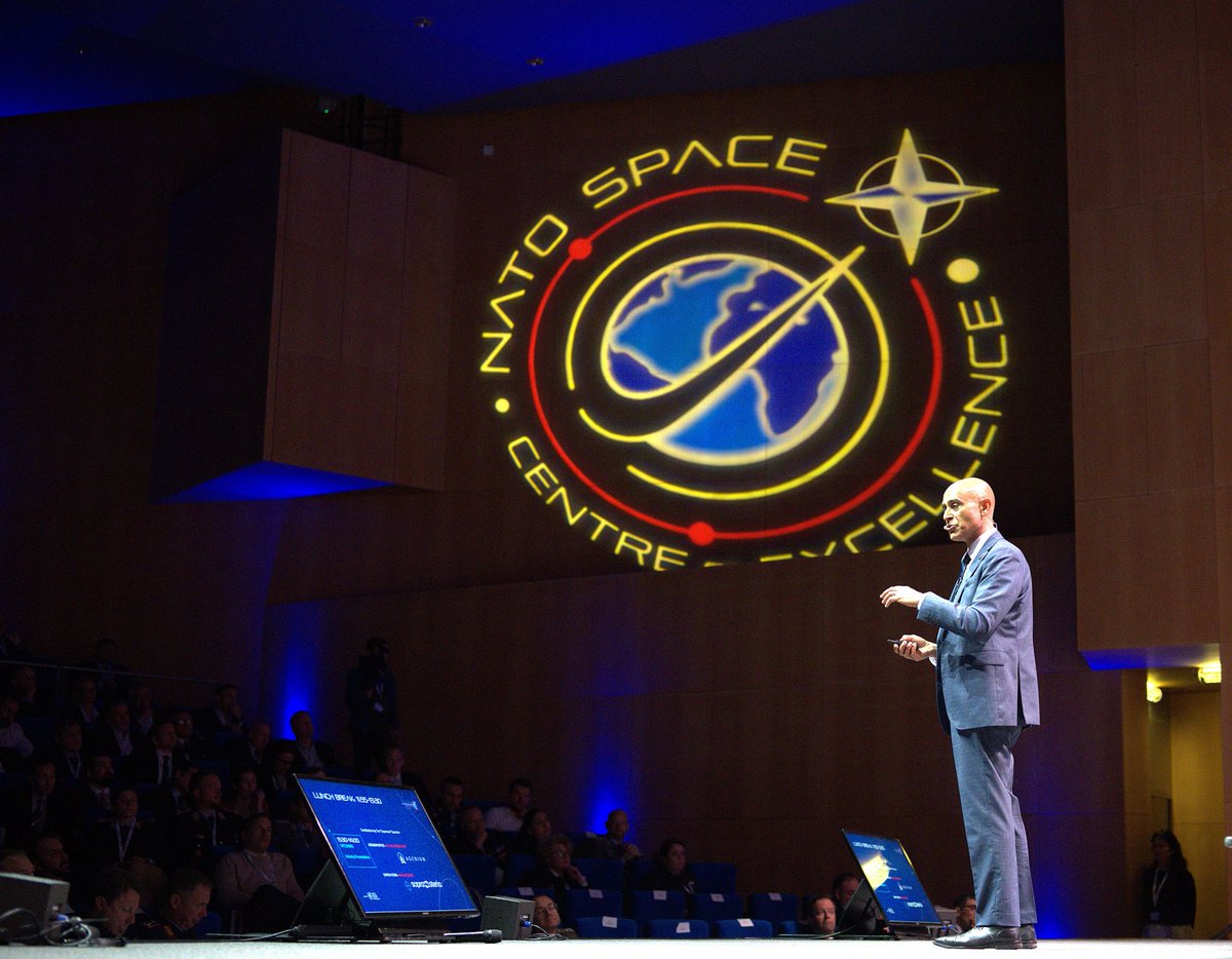 Astroscale_FR's tweet photo. Retour sur la conférence du NATO Space COE 26 à Toulouse. Astroscale France a pris part aux discussions sur les capacités duales et le rôle des technologies civiles et commerciales au service de la défense en Europe. https://t.co/dF97tKKKf7