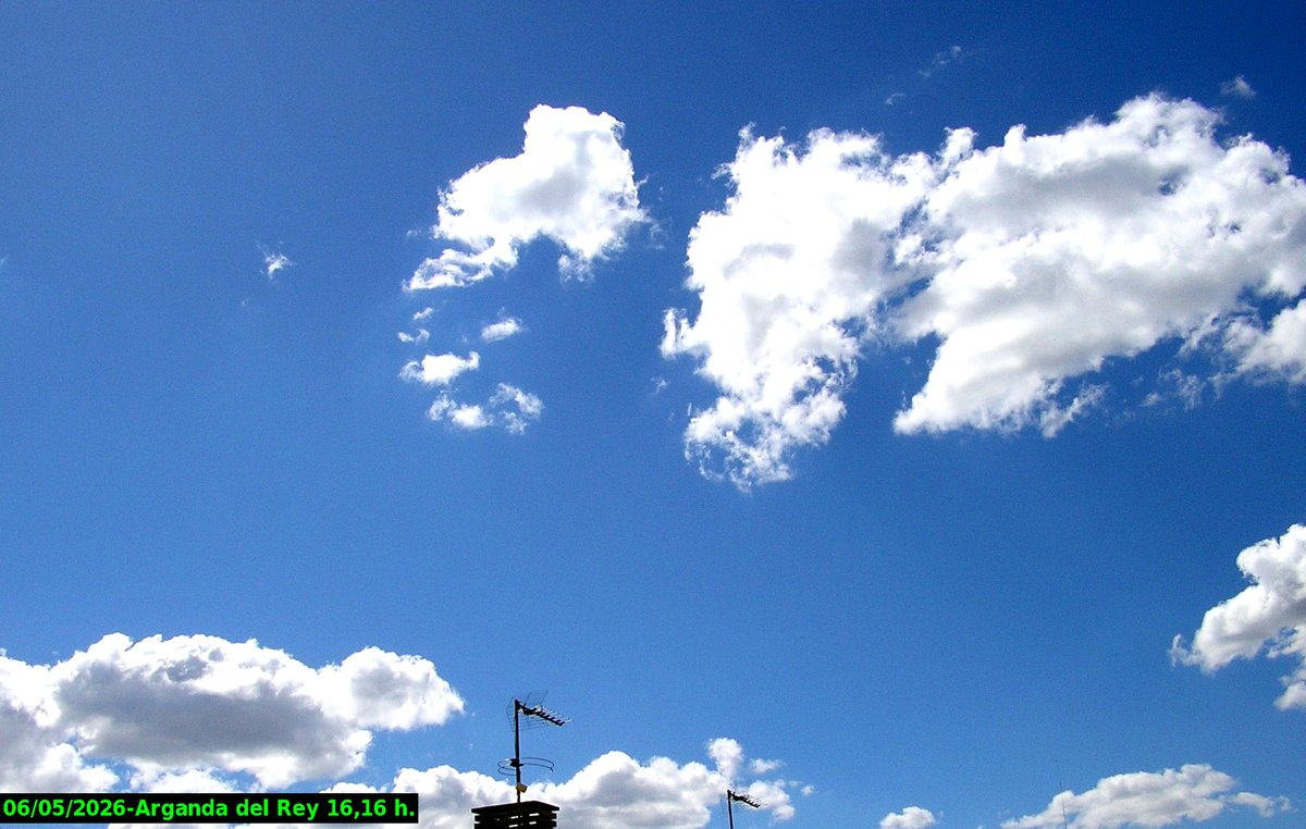 06/05/2026-Nuestro cielo. ¿Que estarán tramando?,
para tener nuestro cielo que parece natural de otras décadas. ¡Sospechoso total ! .
Mejor no fiarnos de lo que ahora vemos se sabe que:
"Una "Serpiente" puede mudar la piel, 
pero seguirá siendo una... "Serpiente."🐍
Saludos.👍