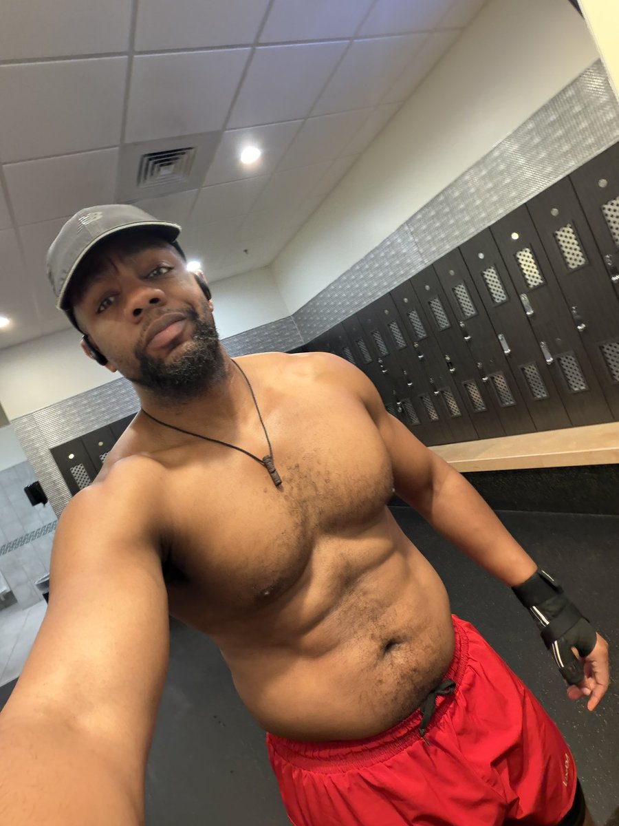 MiCoSlJr's tweet photo. Taking it one day at a time. #Fitness #Men #BiTheWay #SelfFocused #TheJourney https://t.co/c5JV4uAk7e