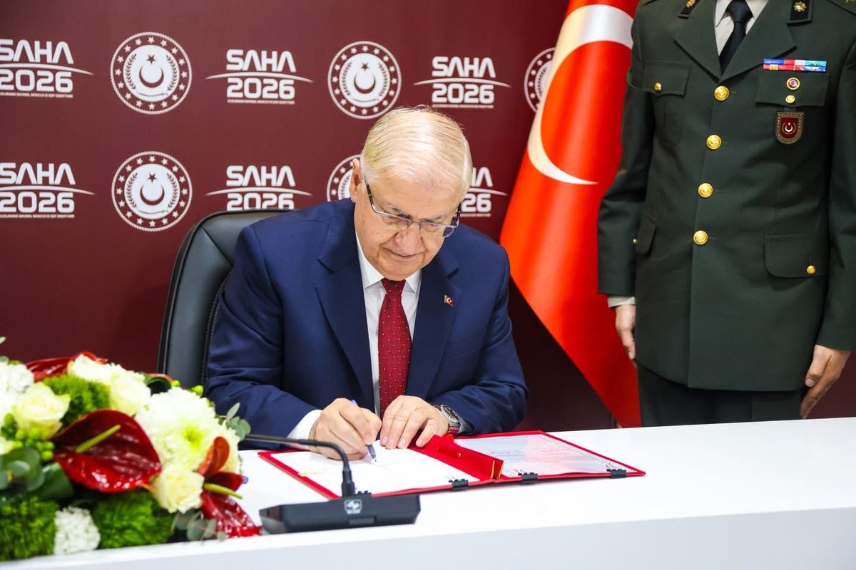 EjupMaqedonci's tweet photo. 🇽🇰🤝🇹🇷Together with Minister Yaşar Güler, we signed the Military Financial Cooperation Agreement between Kosovo and Türkiye.

A clear reflection of our strong partnership and shared commitment to security and stability. https://t.co/D6tx7ouprE