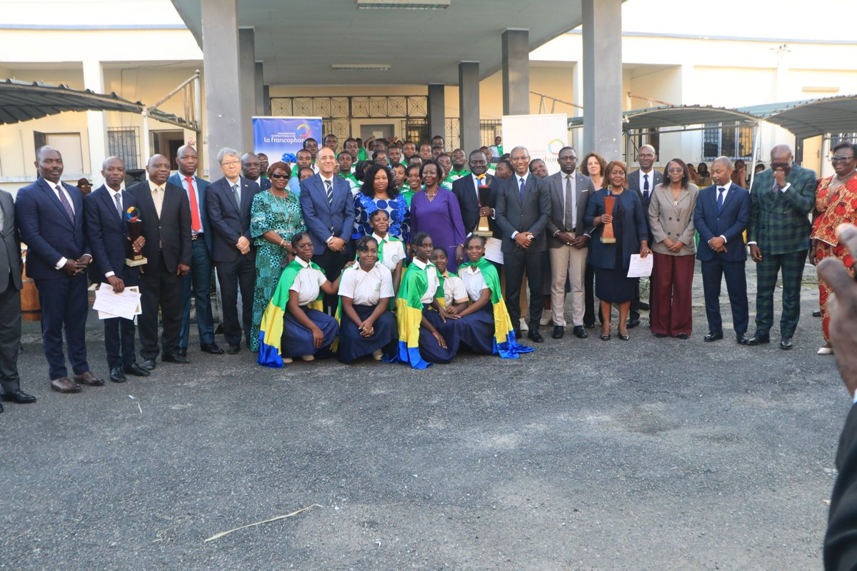 REPAC_OIF's tweet photo. 📚🇬🇦𝐀𝐮 𝐆𝐚𝐛𝐨𝐧, 𝐥𝐚 𝐅𝐫𝐚𝐧𝐜𝐨𝐩𝐡𝐨𝐧𝐢𝐞 𝐚𝐩𝐩𝐨𝐫𝐭𝐞 𝐮𝐧 𝐚𝐩𝐩𝐮𝐢 𝐬𝐭𝐫𝐮𝐜𝐭𝐮𝐫𝐚𝐧𝐭 𝐚̀ 𝐥'𝐞́𝐝𝐮𝐜𝐚𝐭𝐢𝐨𝐧 𝐞𝐭 𝐚̀ 𝐥𝐚 𝐜𝐮𝐥𝐭𝐮𝐫𝐞 ! 🥁🥁

Le 4 mai à Libreville, en présence de la Secrétaire générale de la Francophonie, @LMushikiwabo, le @PrimatureGA et l’OIF ont renforcé leur coopération dans les domaines de la lecture publique, l'éducation et la culture. 

La @OIFrancophonie a en effet apporté un appui multidimensionnel au réseau des Centres de lecture et d'animation culturelle (CLAC) du Gabon. Il s'agit notamment de :
  
➡️ Un véhicule 4x4 neuf 🛻 🛻
➡️Près de 10 000 ouvrages et périodiques 📚📚
➡️10 kits audiovisuels pour spectacles grand public 
➡️Un grand nombre d'équipements informatiques et numériques 💻💻
➡️Des biens culturels, jeux éducatifs et de société
➡️ Installation de l'énergie solaire dans deux CLAC
➡️Un appui technique et des séminaires nationaux et régionaux de formation et de renforcement des capacités des animateurs et responsables des CLAC 📊📊

A travers cela, l'OIF reaffirme son engagement au concret pour l’accès au savoir et à la culture pour tous.
 
#Francophonie #Gabon #Lecture #Education #Culture

@CameliaLeclercq 
@EducationGOUVGA 
@ZitaOligui 
@PresidenceGabon
