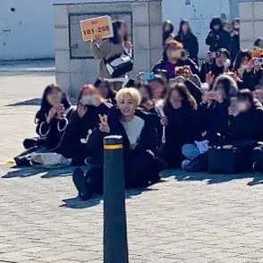 Sugar down bad for Jeonghan tweet media