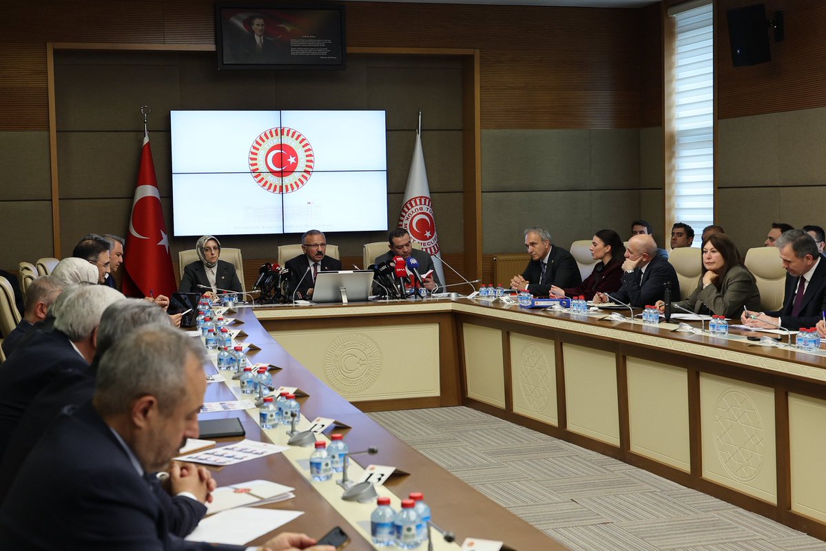 Gizem Özcan tweet media