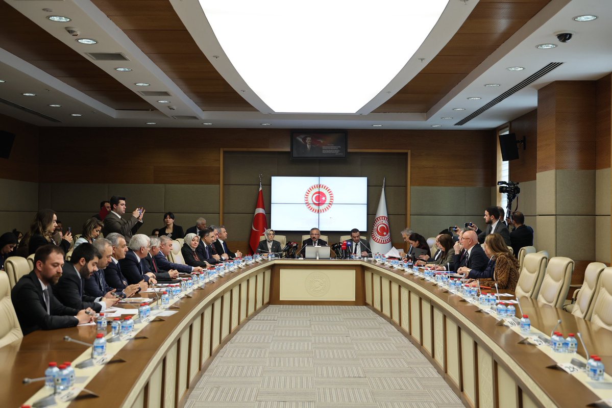 Gizem Özcan tweet media
