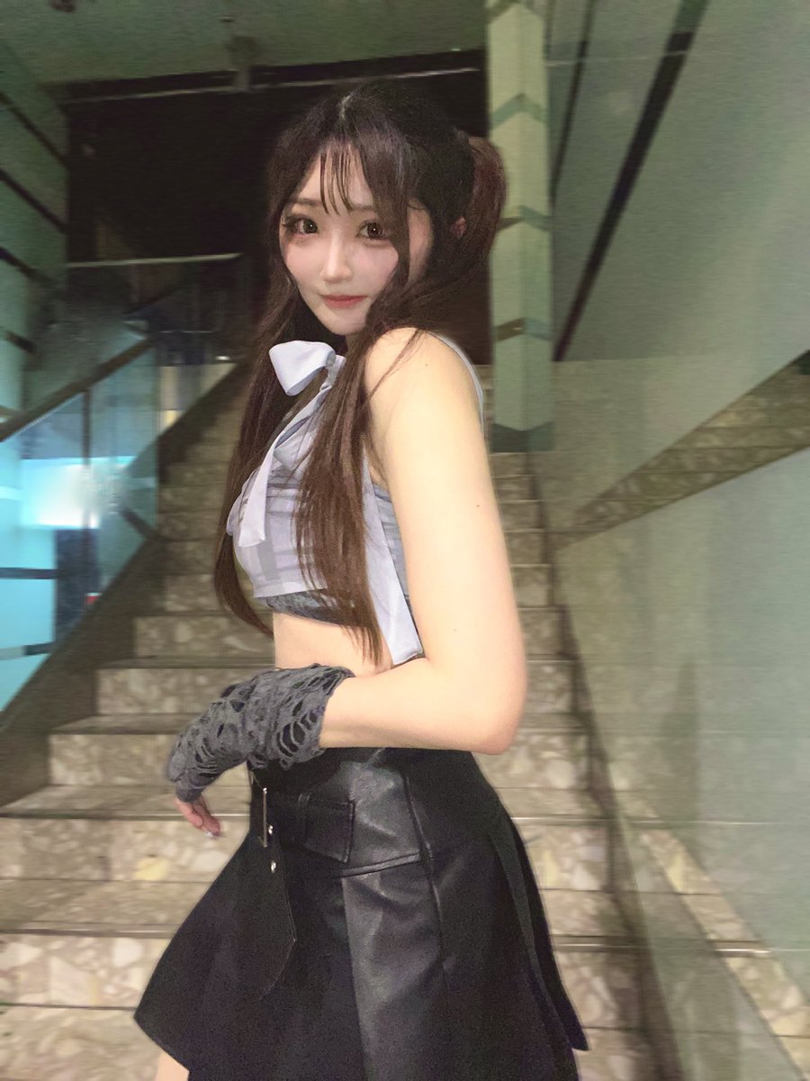 kayo__hat's tweet photo. このブルー、しかもピンクにも紫にも合わせられるグレー寄りのブルー。
イエベでも肌白く見える効果もあるんだって💎🩵 https://t.co/qdQaT18Pkr