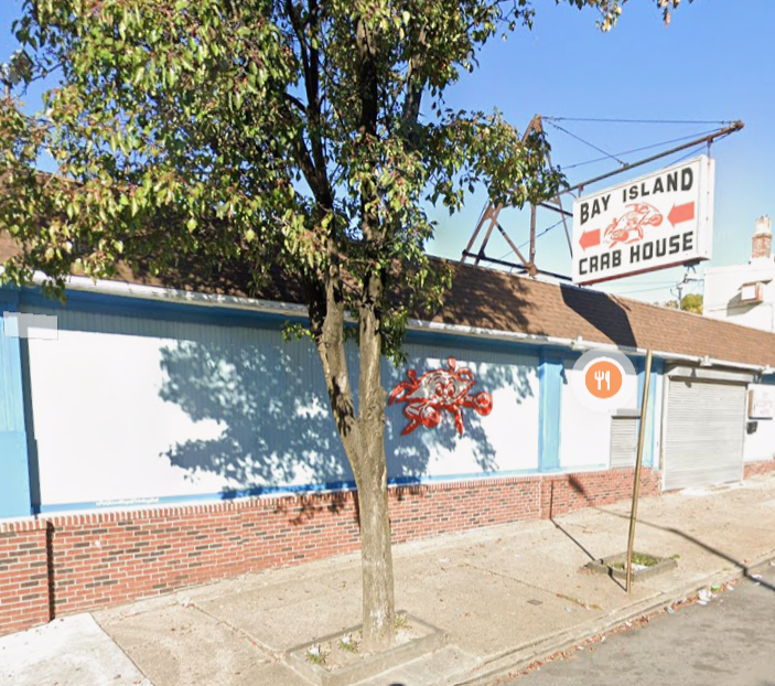 BehindBmoreLots's tweet photo. before it was a crab shack, it was a hardware store! https://t.co/MWzrym2qOw