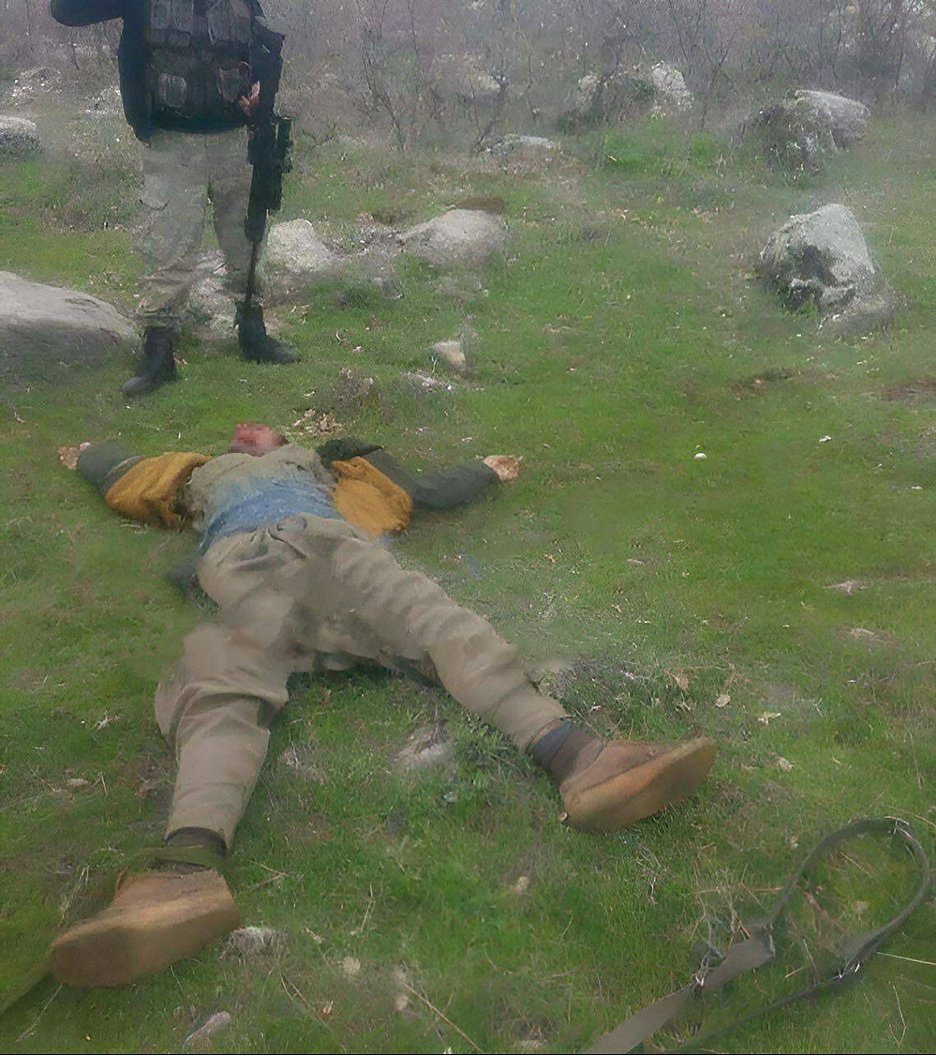 #Azerbaijan war crimes

Execution of #Armenian civilians by Azerbaijani soldiers

Corpses of #Armenian civilians killed during the Azerbaijani aggression against #Artsakh on September 19-20, 2023