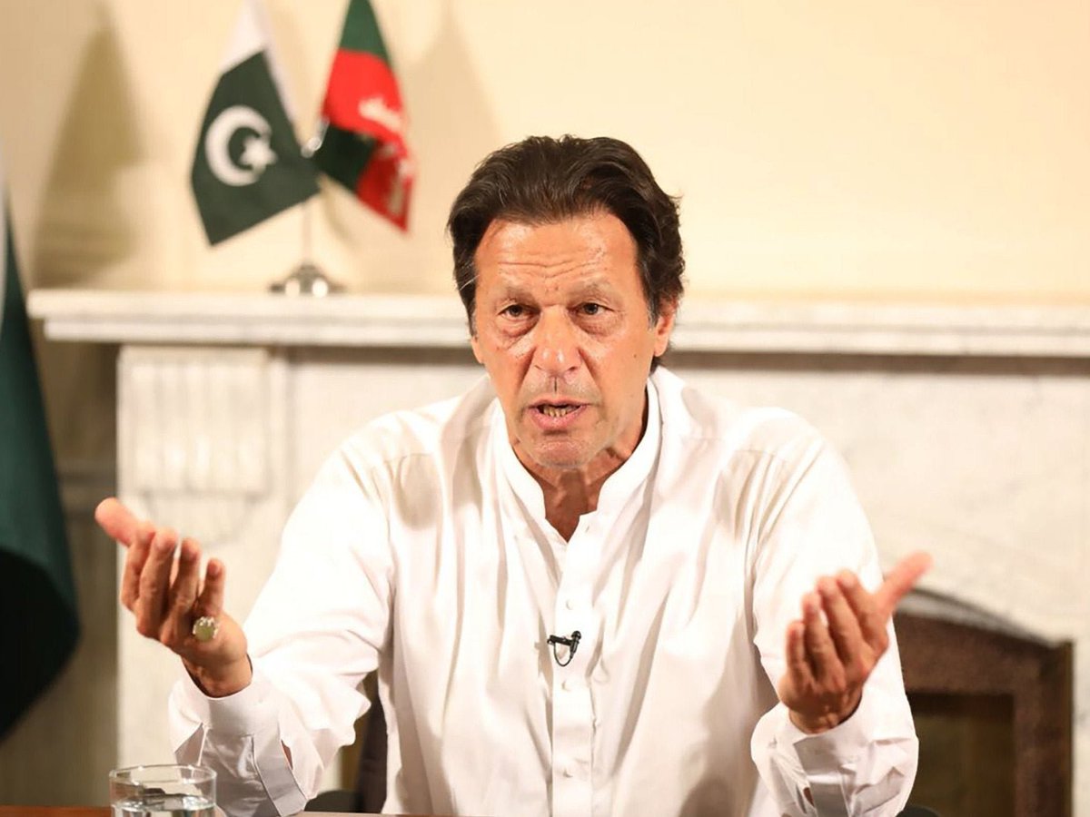 PTIofficial's tweet photo. 𝐎𝐧𝐞 𝐍𝐚𝐭𝐢𝐨𝐧
𝐎𝐧𝐞 𝐋𝐞𝐚𝐝𝐞𝐫
𝐎𝐧𝐞 𝐃𝐞𝐦𝐚𝐧𝐝
#FreeImranKhan !!! https://t.co/PAkQ5gRYvA