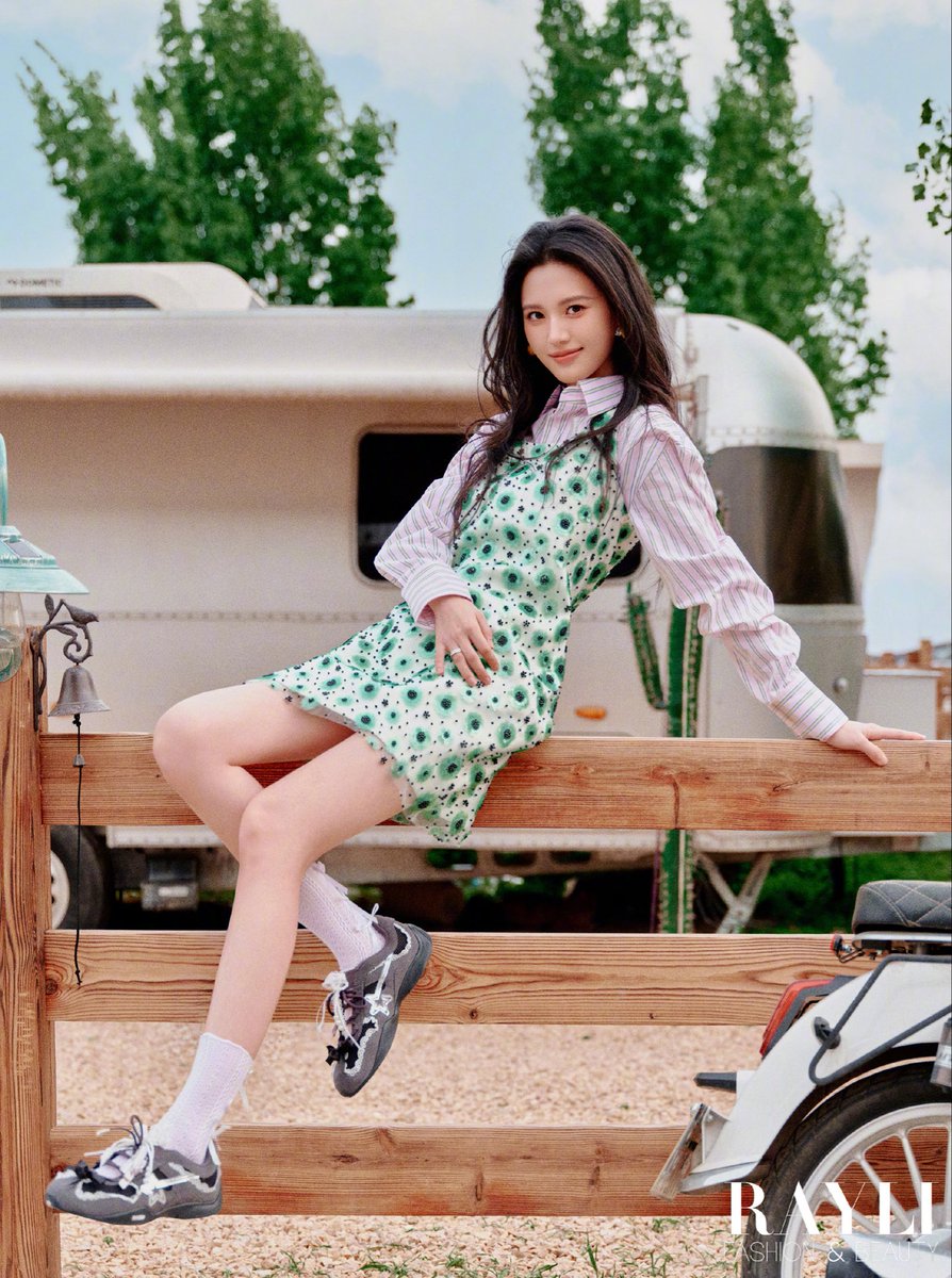 shenyujie_1011's tweet photo. 瑞丽服饰美容 × 沈羽洁初夏花涧大片
Raylistyle第二波大片上线！

© 瑞丽服饰美容 [weibo]

𝐟𝐨𝐥𝐥𝐨𝐰 𝐮𝐬 𝐟𝐨𝐫 𝐦𝐨𝐫𝐞 - @shenyujie_1011  

#shenyujie #沈羽洁 #沈羽潔 
-
#chineseactress #chineseactresses #chinesedrama #chinesedramas #cdrama #RayliStyle #瑞丽服饰美容 #fashion https://t.co/l8pr3Dzatx