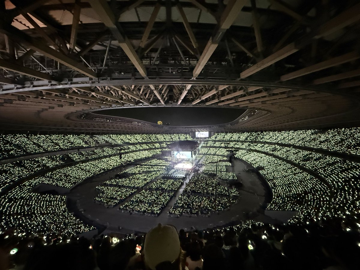 imagine 80,000 onces from MUFG stadium will vote to twice, 

2,400,000 votes! instant win!!

vote.theamas.com