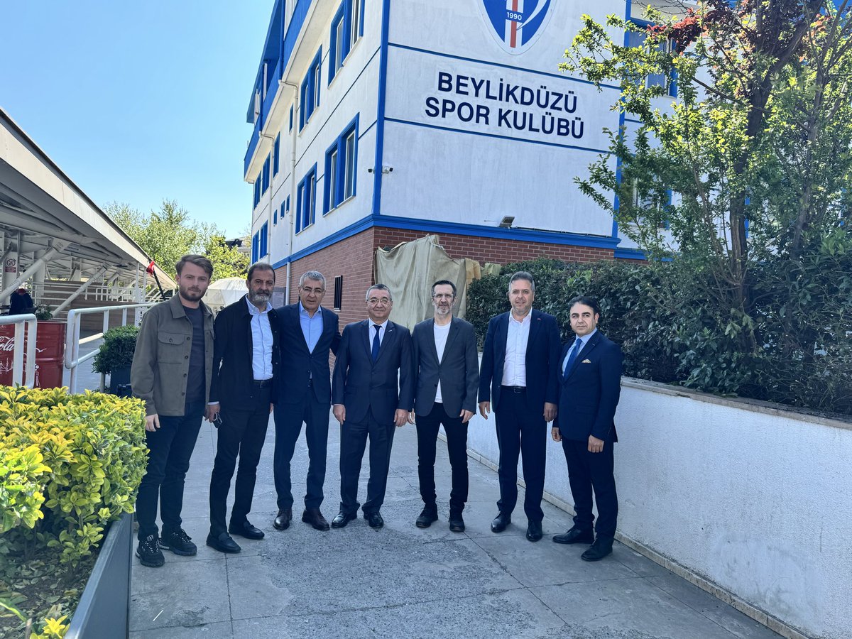 beysiad's tweet photo. BEYSİAD Başkanımız İrfan DOYRAN ve Yönetim Kurulu Üyelerimizle birlikte, 3. Lige çıkma yolunda lan Beylikdüzü Spor Kulübüne destek ziyaretinde bulunduk. Kulup Başkanı Sn. Metin AYDIN ve As Başkan Sn. Firdevs AFRIN ‘a misafirperverlikleri için teşekkür eder, başarılar dileriz. https://t.co/uO6ZhCzfS8