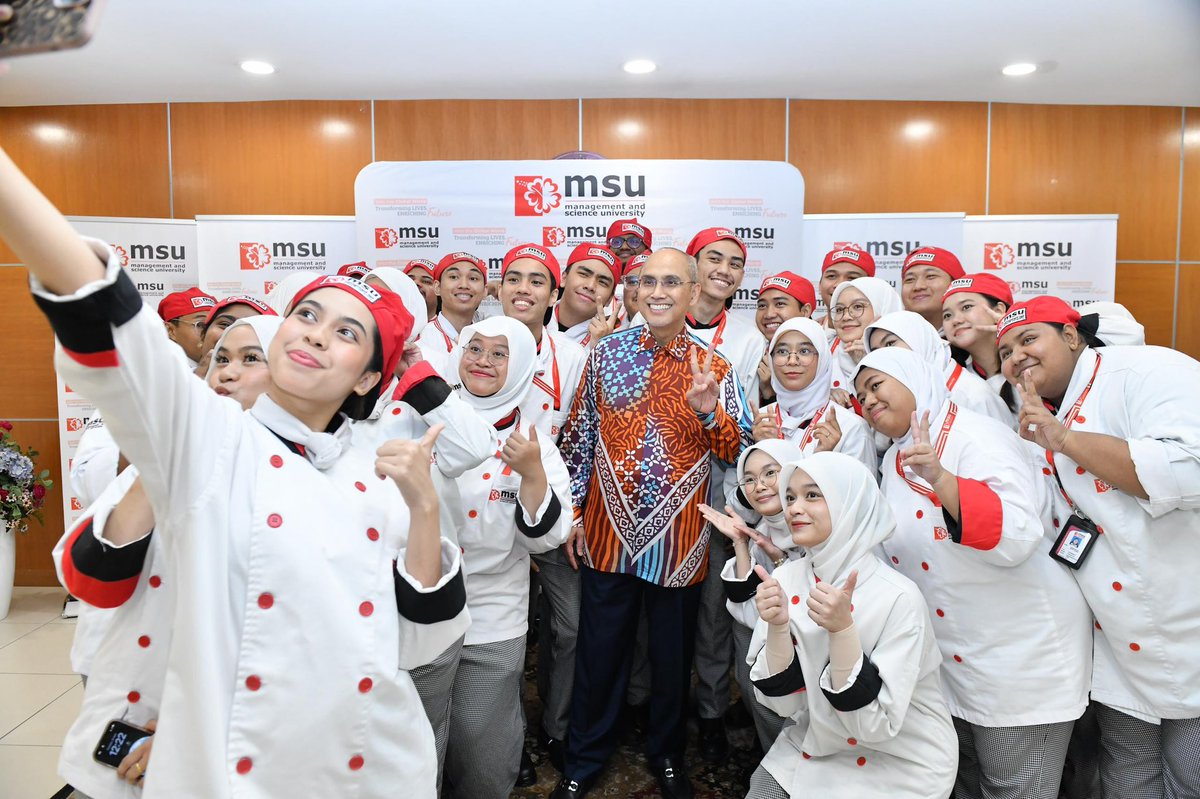 MohdShukriYajid's tweet photo. Safe journey. The Global Leadership Program to Beijing is more than an academic journey. It is an opportunity to build cultural competence, strengthen and appreciate the values that connect communities across borders. Stay connected. @MSUmalaysiaSHCA @MSUGlobalAffair #MSUGLP https://t.co/1RFguvWOkc