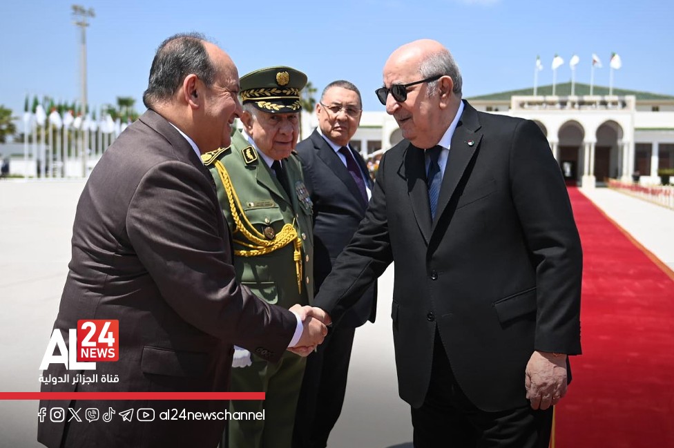 AL24Francais's tweet photo. đŽ#PrĂ©sidence_algĂ©rienne :
#En_images⊠Cérémonie de départ du président algérien #Abdelmadjid_Tebboune vers la République de #Turquie. https://t.co/OCTEJIa3x5