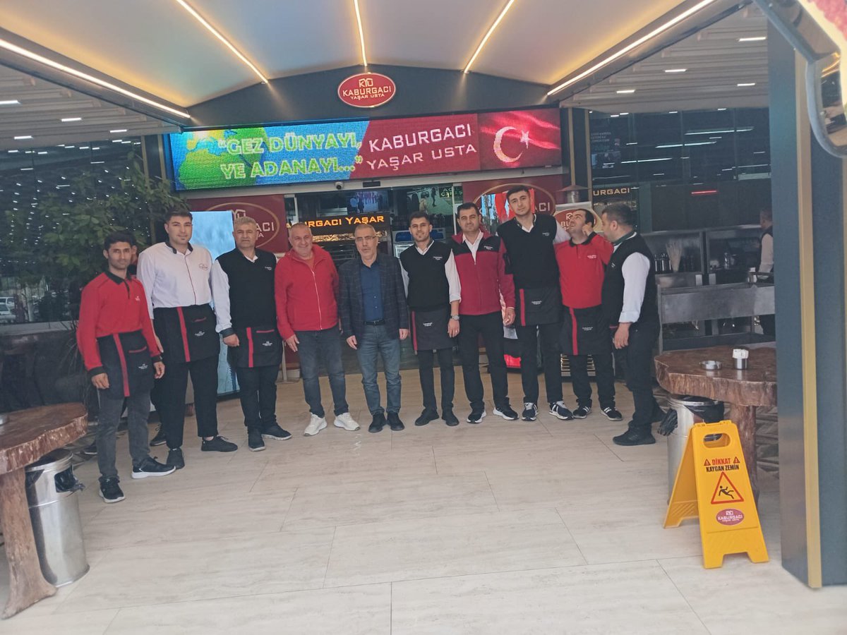 CelikcanMahmut's tweet photo. Yüreğir de Adana’mızın tanıtımına katkıda bulunan @kaburgaciyasar ı ziyaret ederek işletmesi hakkında bilgiler aldık.İşletmesinde 230 kişi çalıştırarak tedarikçileri ile birlikte binlerce kişiye ekmek kapısını araladığı için kendisini tebrik ediyorum. https://t.co/77Q2I38DKp