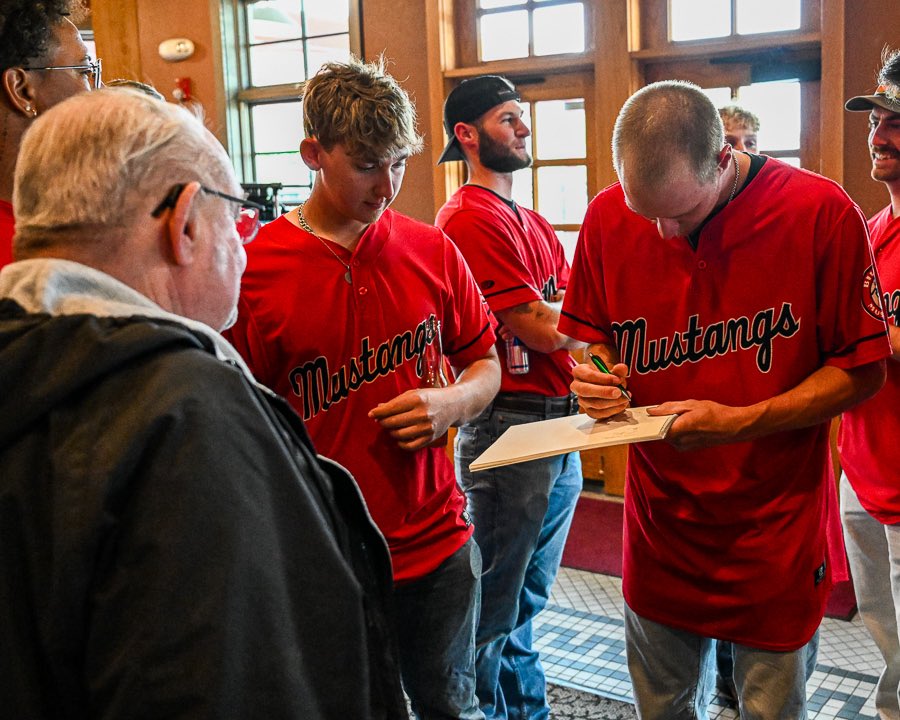 Billings Mustangs tweet media