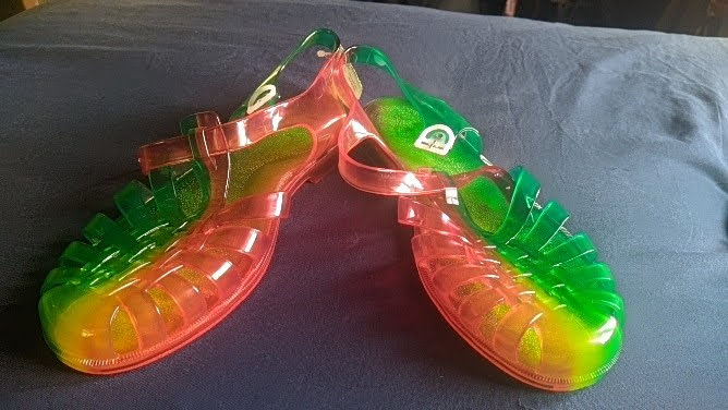 Dominican (Commonwealth of) Twitter 🇩🇲

What do you call these? I wear size 7, who passing through Antigua? Need a black one

Let's use this thing of ours for good 🫶🏿