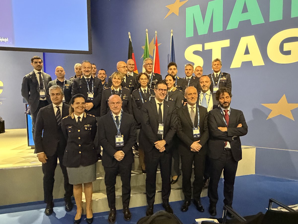ProllUwe's tweet photo. Ein Teil der italienischen Delegation…Europäischer Polizeikongress Berlin.#EPC26 https://t.co/k36l1qsusR