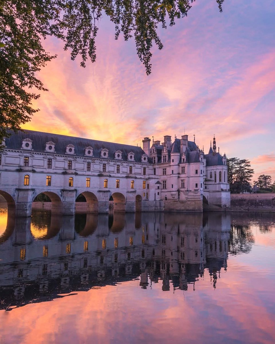 Magical_places0's tweet photo. Chenonceau Castle, Touraine - Loire Valley. https://t.co/y6mj2unOcE