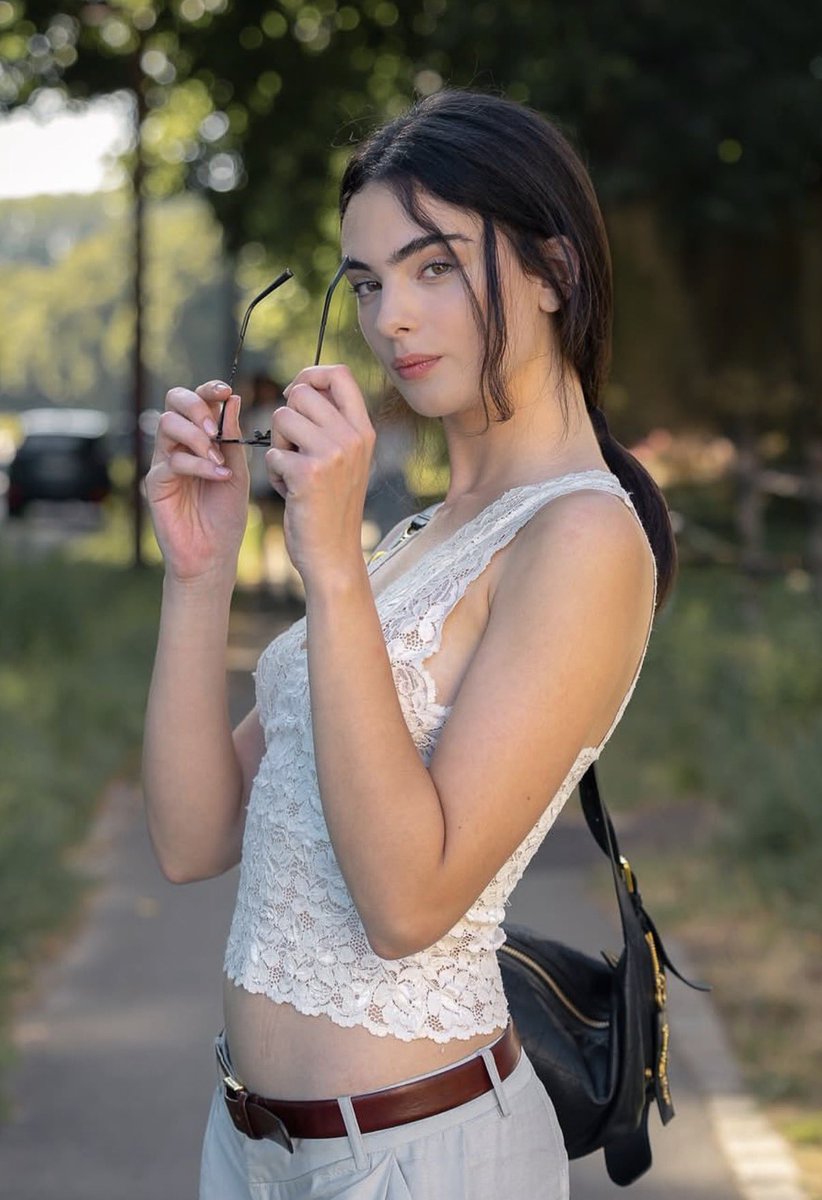 Melian Refugee tweet media