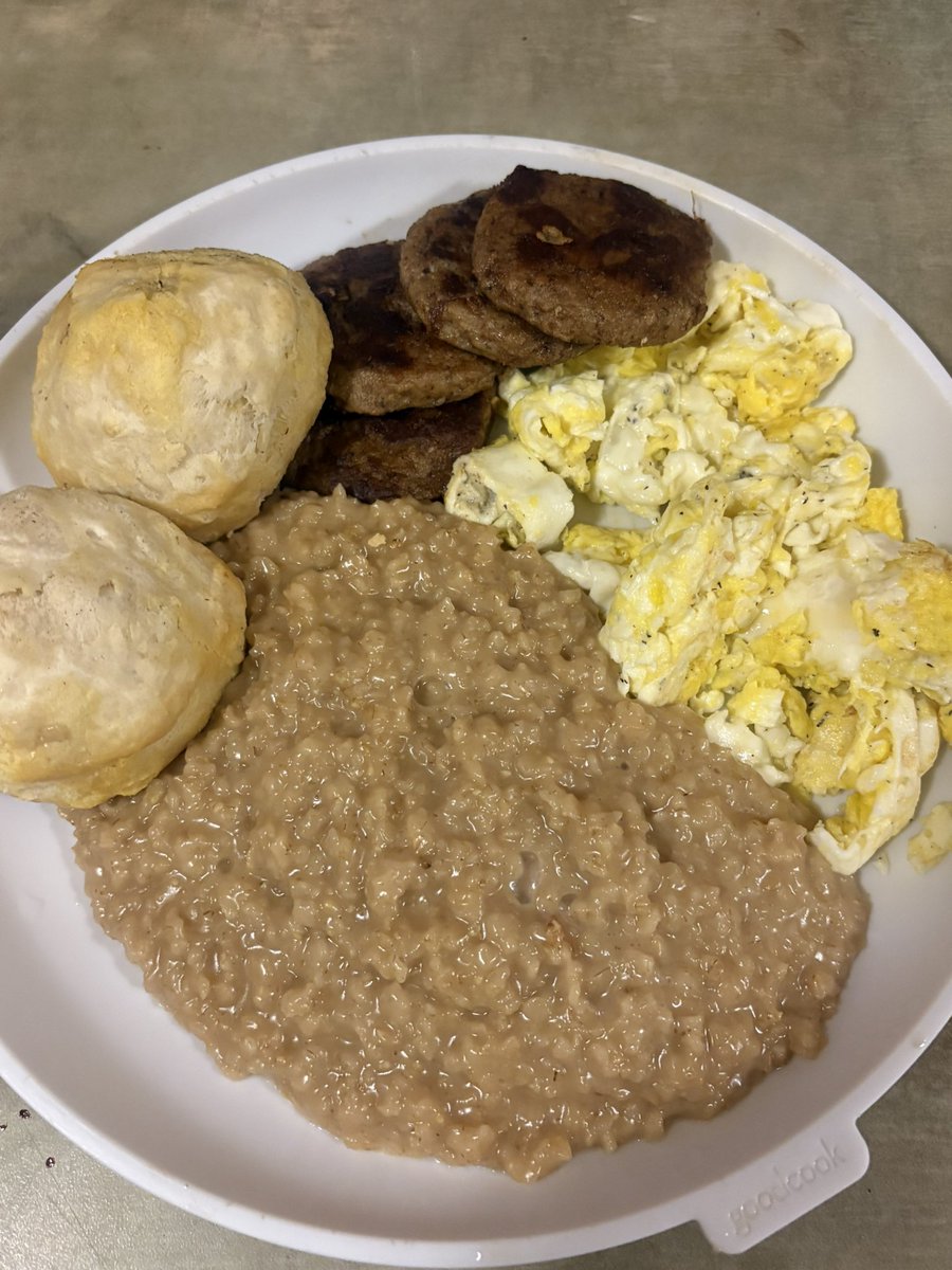 _KaneMitchell's tweet photo. One of my go to breakfast meals!
Biscuits, sausage, eggs, &amp; oatmeal w/ peanut butter https://t.co/k3kcRRTSQV