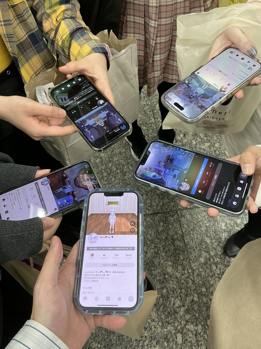Reality初オフ会でした👏
みんな変わらずで安心しましたε-(´∀｀*)

若さって強いな…

みんな気をつけて帰ってね…まじで
